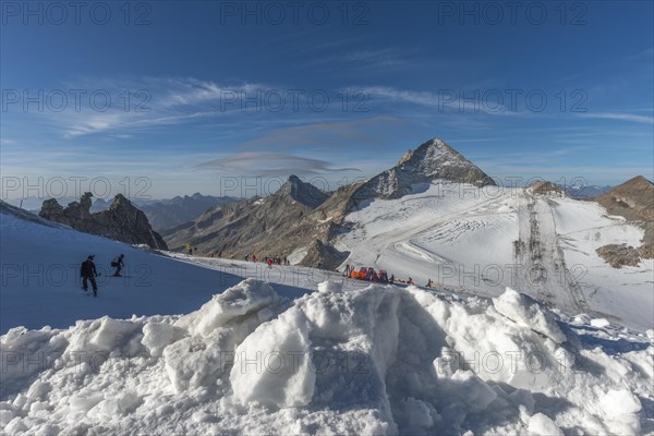 Year-round ski resort