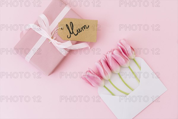 Mum inscription with tulips envelope gift box