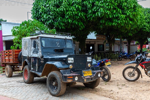 Off-road vehicle with trailer