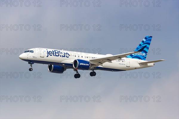 A JetBlue Airbus A220-300 aircraft with the registration number N3085J at Dallas Fort Worth Airport