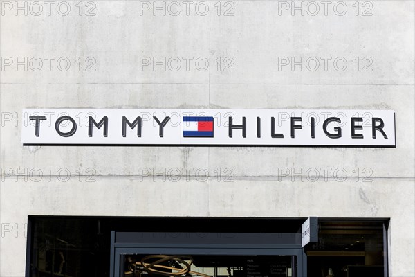 Logo of the fashion company TOMMY HILFIGER