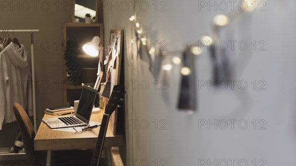 Rope leading home office desk