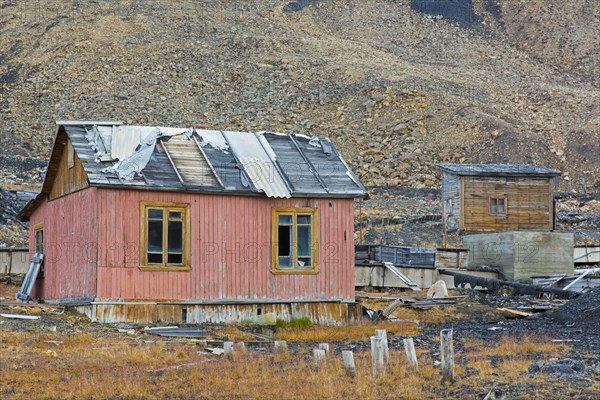 Derelict wooden buildings at Pyramiden