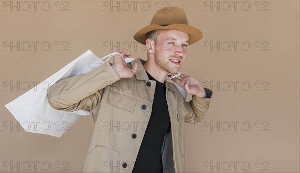 Smiley man with brown hat shopping bags