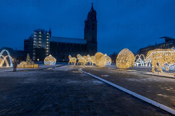 Illuminated horse sculptures