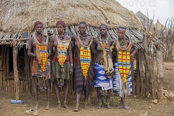 Five young black women of the Hamar