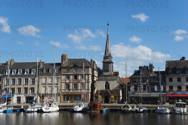 Harbour basin with ships