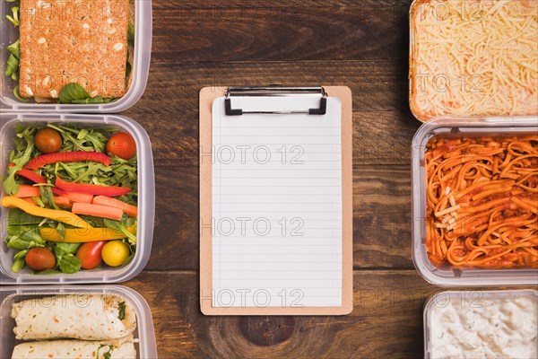 Top view blank clipboard with lunchboxes