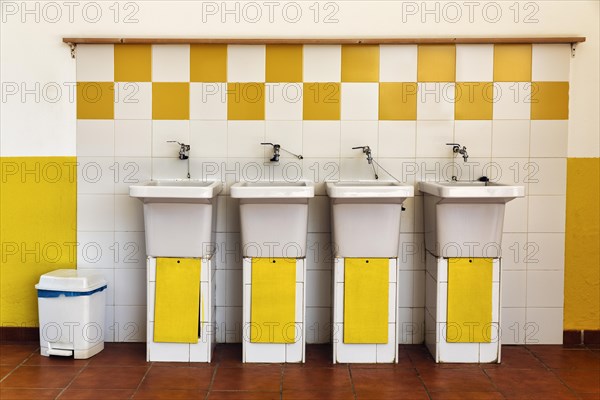 Four old washbasins next to each other