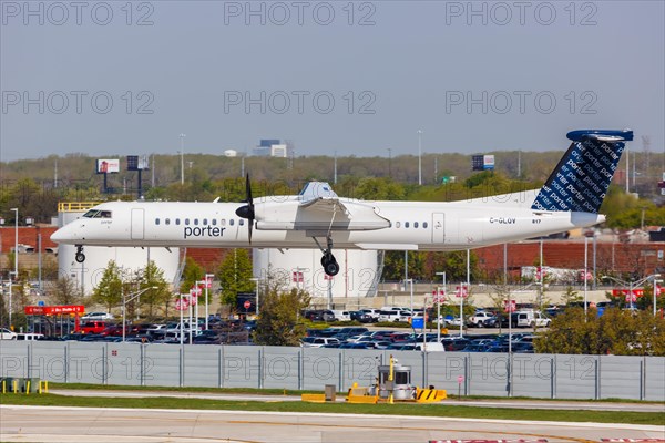 A De Havilland Canada Dash 8 Q400 aircraft of Porter Airlines with the registration C-GLQV at Chicago Airport