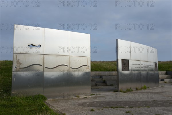 Memorial to the pioneer pilots Dieudonne Costes and Maurice Bellonte