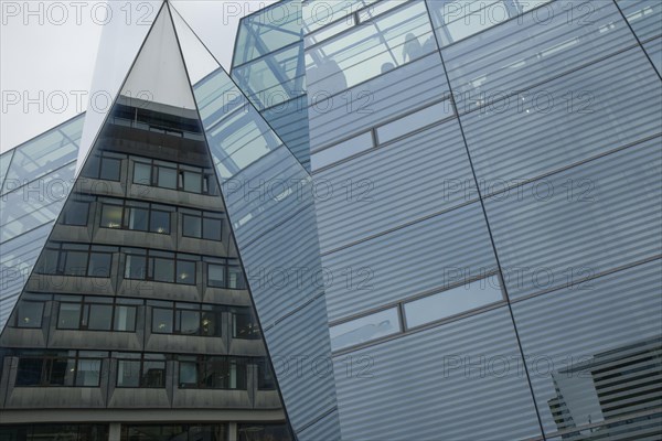 Mirror effects with commercial buildings on Schlossplatz