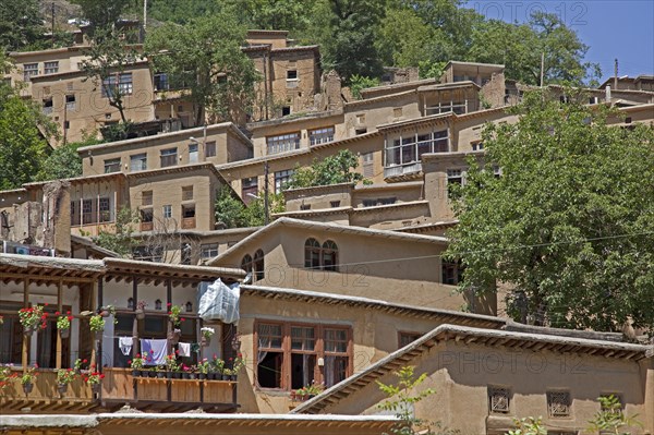 Interconnected houses made of adobe