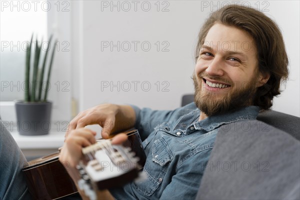 Medium shot smiley man couch