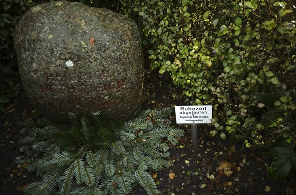 Sign on grave