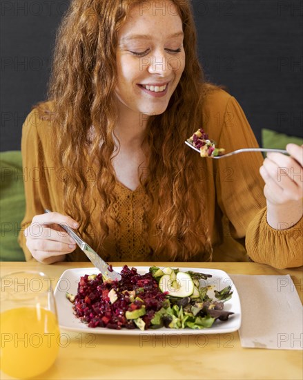 Medium shot smiley vegetarian woman