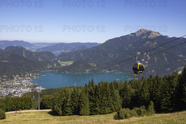 Sankt Gilgen am Wolfgangsee with Zwoelferhorn cable car and view of the Schafberg