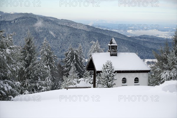 Chapel on the Neureuth in winter