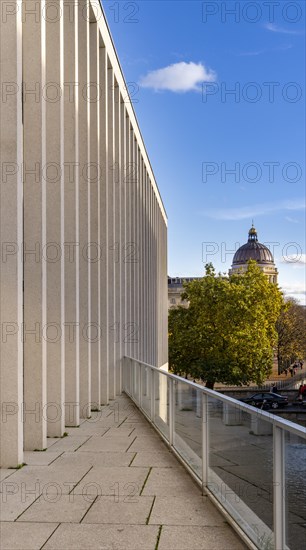 View from the terrace on the first floor of the James Simon Gallery