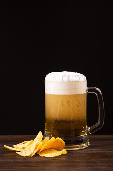 Beer mug with chips wooden board