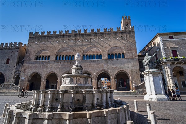 Fontana della Pigna