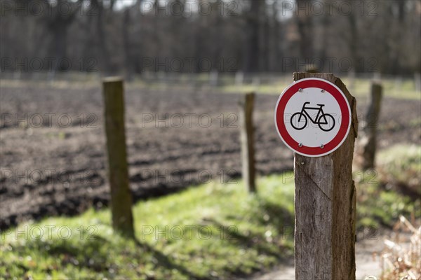 Warning sign no cycling on a country lane in the Duvenstedter Brook nature reserve