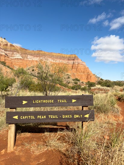 Sign at the Lighthouse Trail