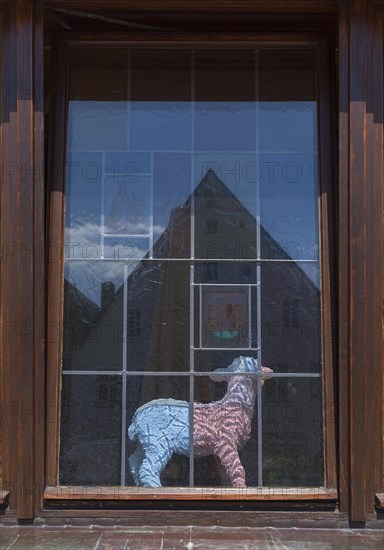 Lamb figure in the window of the Weisses Lamm Inn