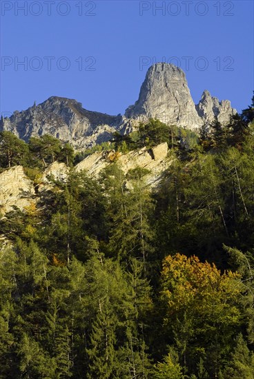 Mountain panorama with the Pierre Avoi