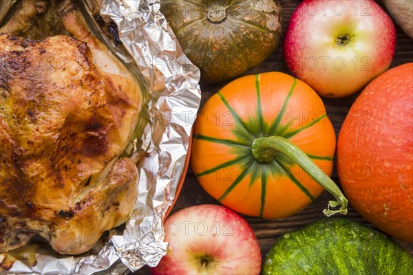 Baked chicken foil with vegetables