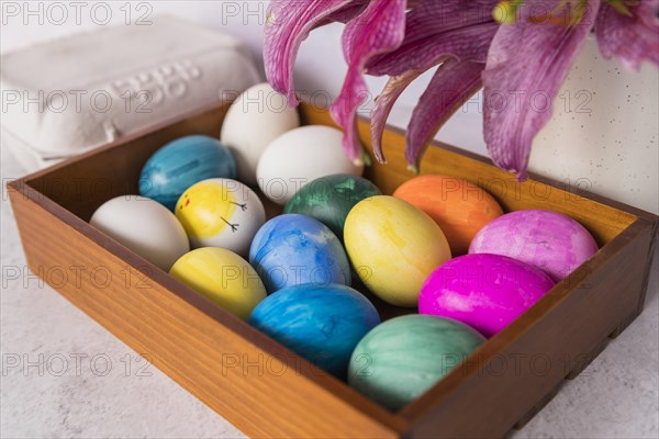 Decorated eggs tray