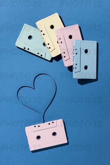 Arrangement vintage cassette tapes