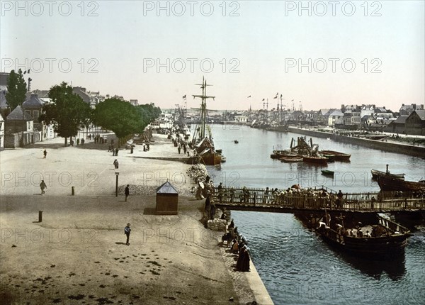 The commercial harbour of Lorient in 1890