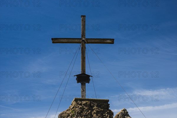 Summit cross