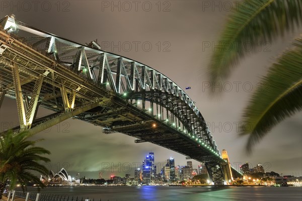 Harbourbridge with opera in the background