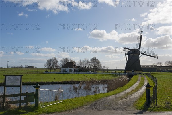 Beautifully situated De Nijlannermolen