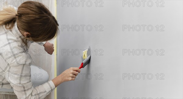 Close up woman painting with brush