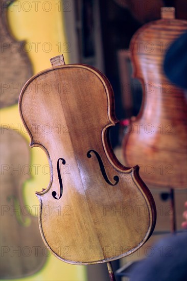 Classic handmade violin paint natural ingredient recipe in Cremona Italy home of best artisan of this kind