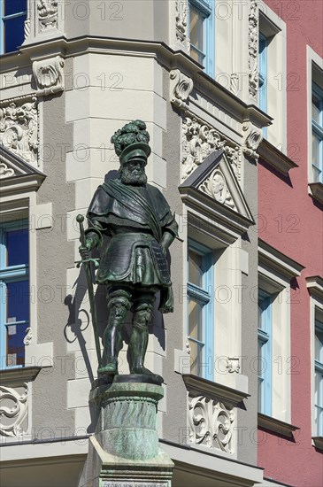 Town hall with statue of Georg von Frundsberg on Marienplatz