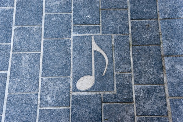 Note as a paving stone