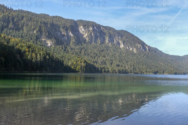 View over the Eibsee lake to the Ammergau Alps