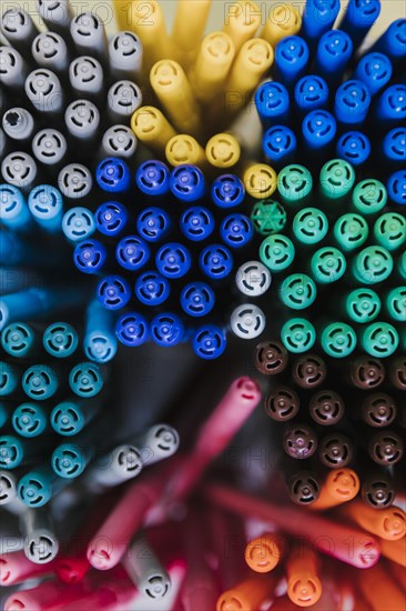 Set multicolored pens