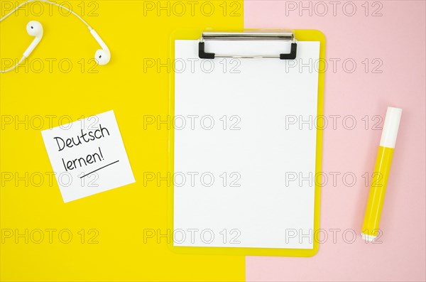 Empty clipboard bicolor background