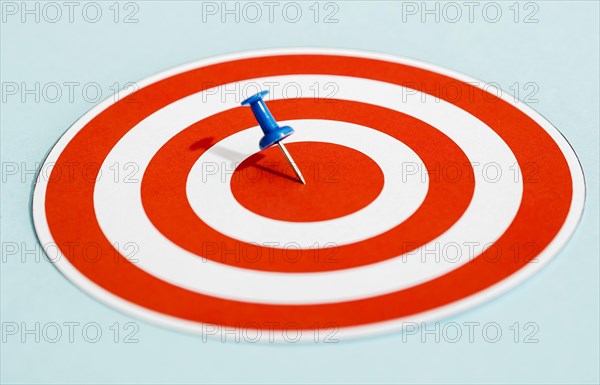 High angle pin target