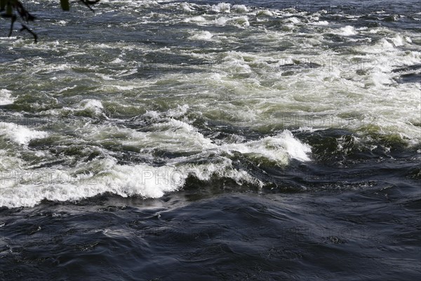 Strong current in the Saint Lawrence River