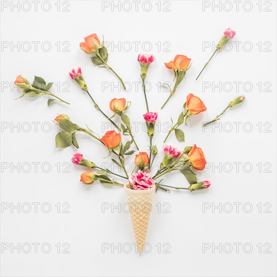 Flowers waffle cone table