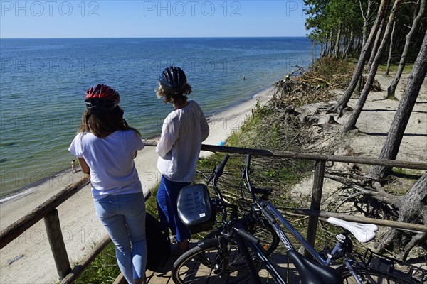 Cyclists on the Curonian Spit