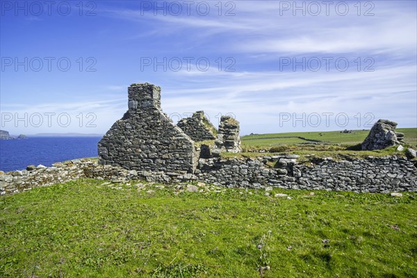 Ruined crofter's house at the Strand on Strandburgh Ness