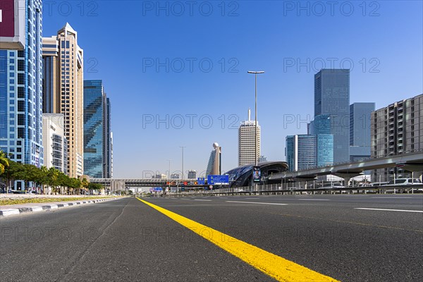 Complete closure of Sheik Zayed Road in the direction of Abu Dhabi