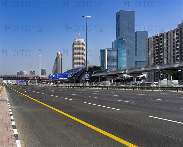 Complete closure of Sheik Zayed Road in the direction of Abu Dhabi